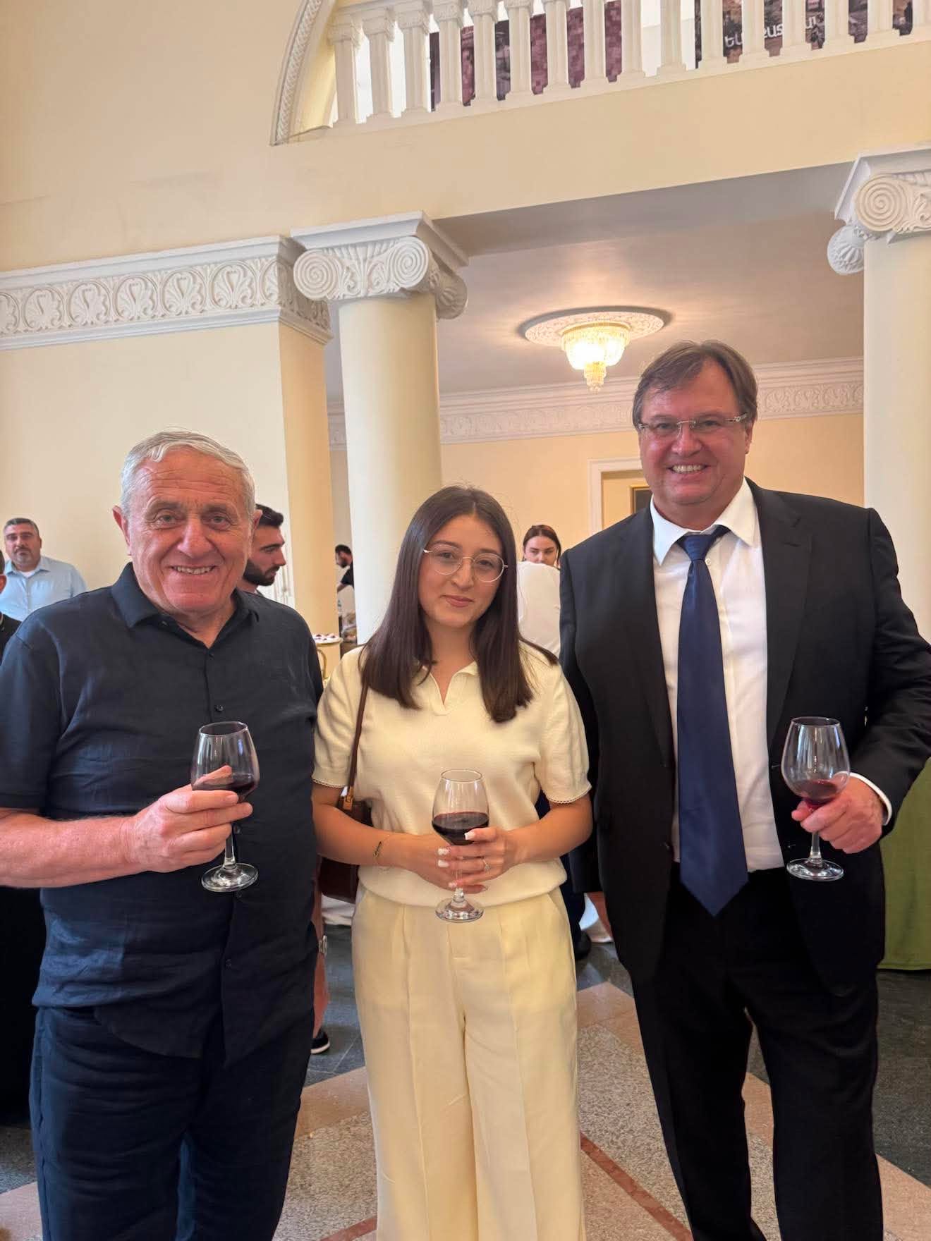 ՇՆՈՐՀԱՎՈՐՈՒՄ ԵՆՔ ՀԱՆՔԱԳՈՐԾԻ ԵՎ ՄԵՏԱԼՈՒՐԳԻ ՕՐԸ․  ԳՊՀ ՆԵՐԿԱՅԱՑՈՒՑԻՉՆԵՐԸ՝ ԶԱՆԳԵԶՈՒՐԻ   ՊՂՆՁԱՄՈԼԻԲԴԵՆԱՅԻՆ ԿՈՄԲԻՆԱՏՈՒՄ
